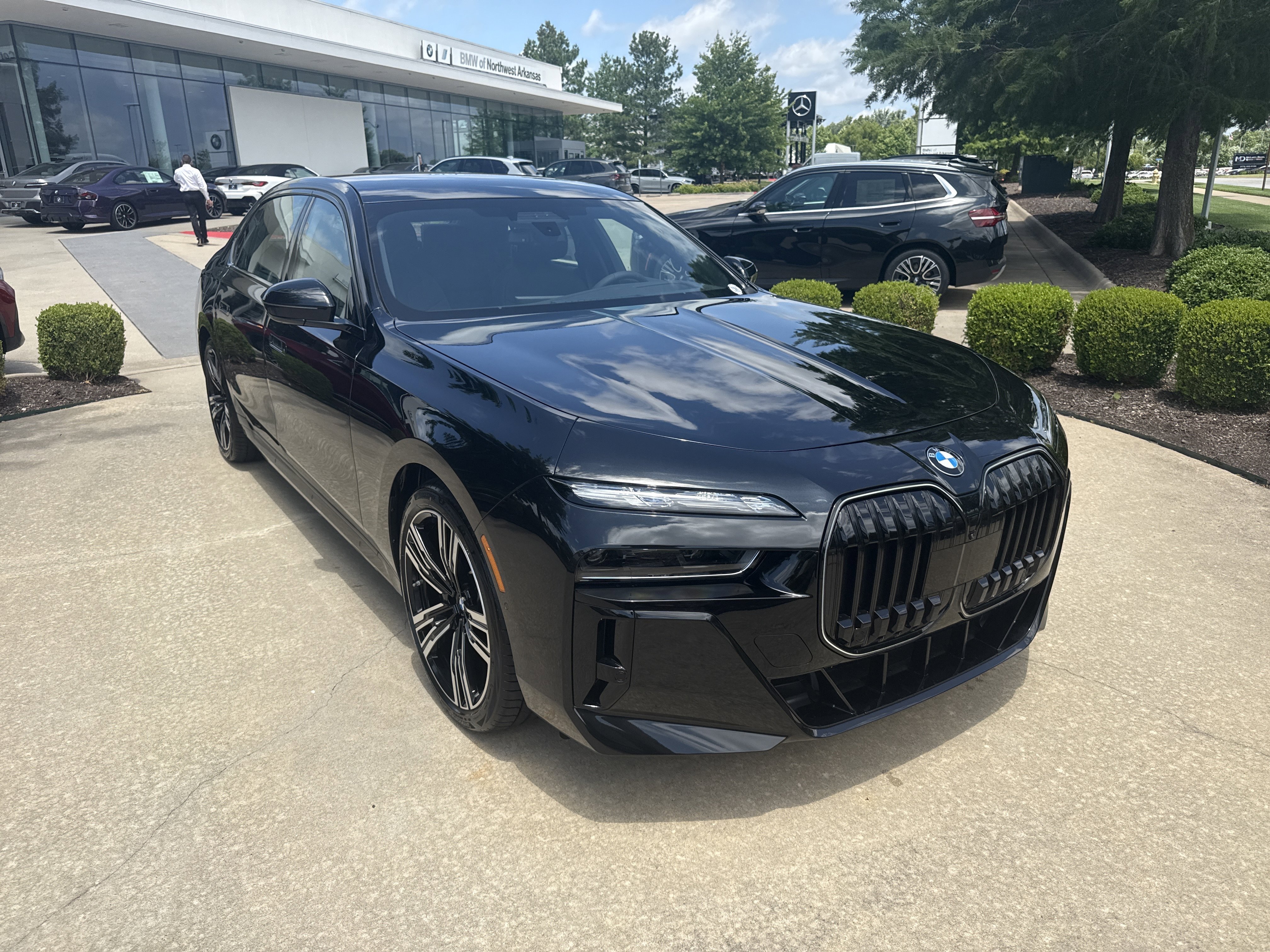 New 2026 0475 Black Sapphire Metallic BMW 760i xDrive image 6