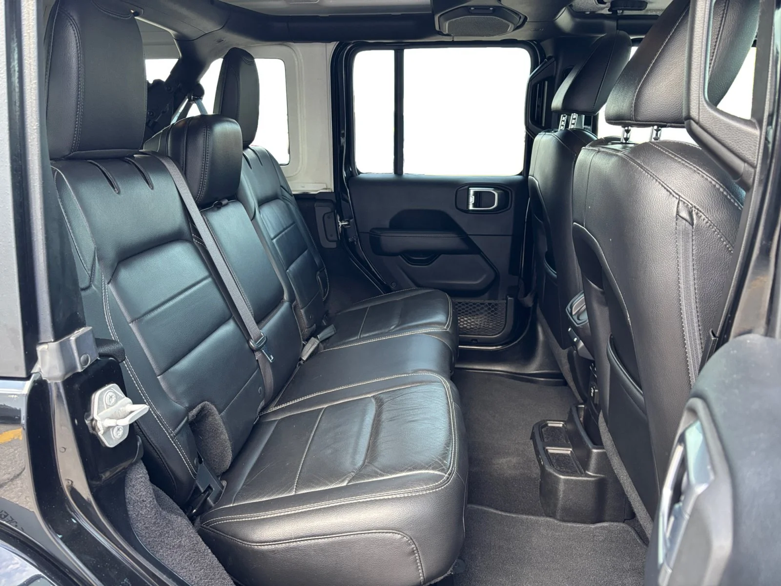 Used 2018 Black Jeep Sahara image 18