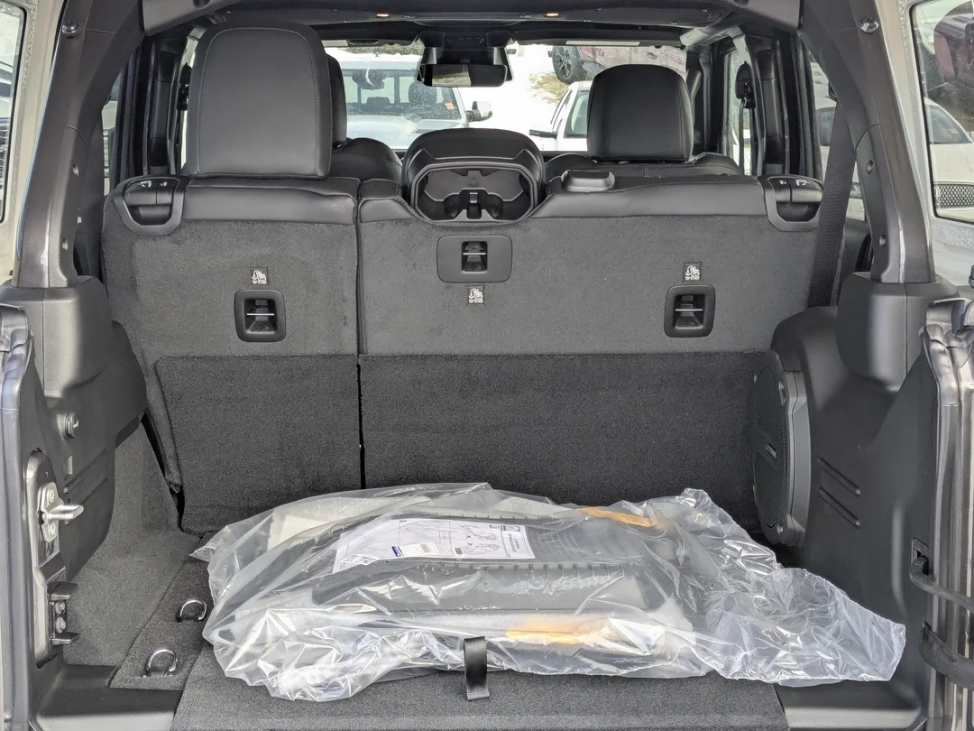 New 2026 Grey Jeep Sahara - - 4x4 - McKinley Leather - Body-Color Top - Alpine Audio - Remote Start & More! image 26