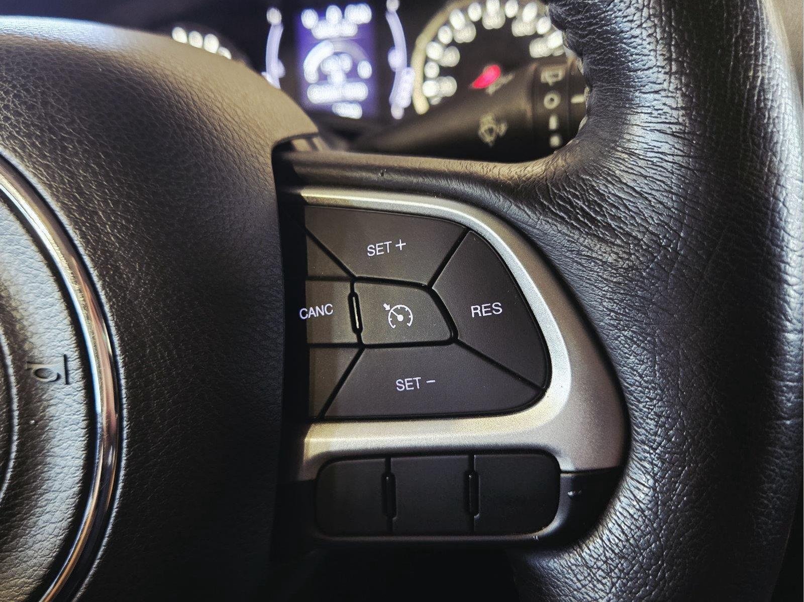Used 2020 Sting-Gray Clearcoat Jeep Latitude image 15