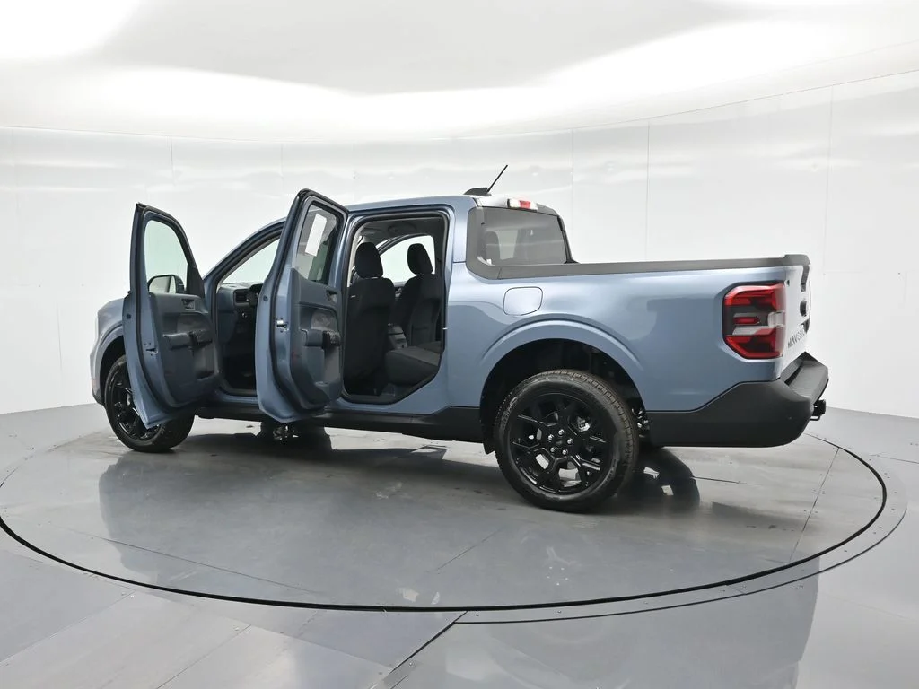 New 2025 Azure Gray Metallic Tri-Coat Ford XLT image 32