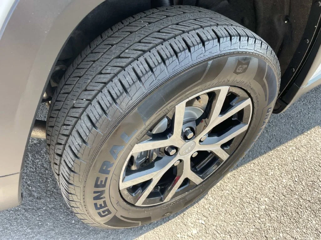 Used 2023 White Jeep Limited image 21
