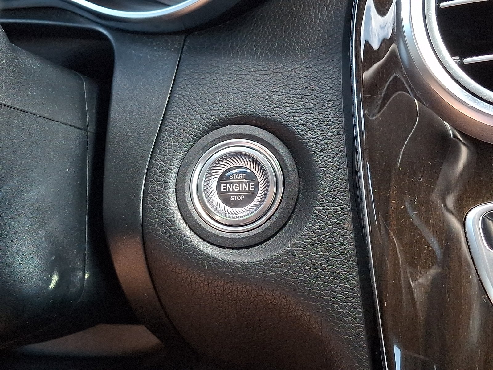 Used 2020 Polar White - 149 Mercedes-Benz 4MATIC® image 22