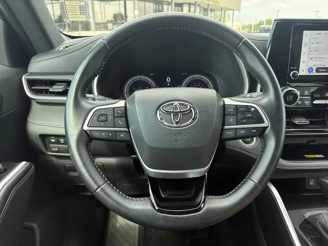 2025 Toyota Highlander XSE - Photo 14