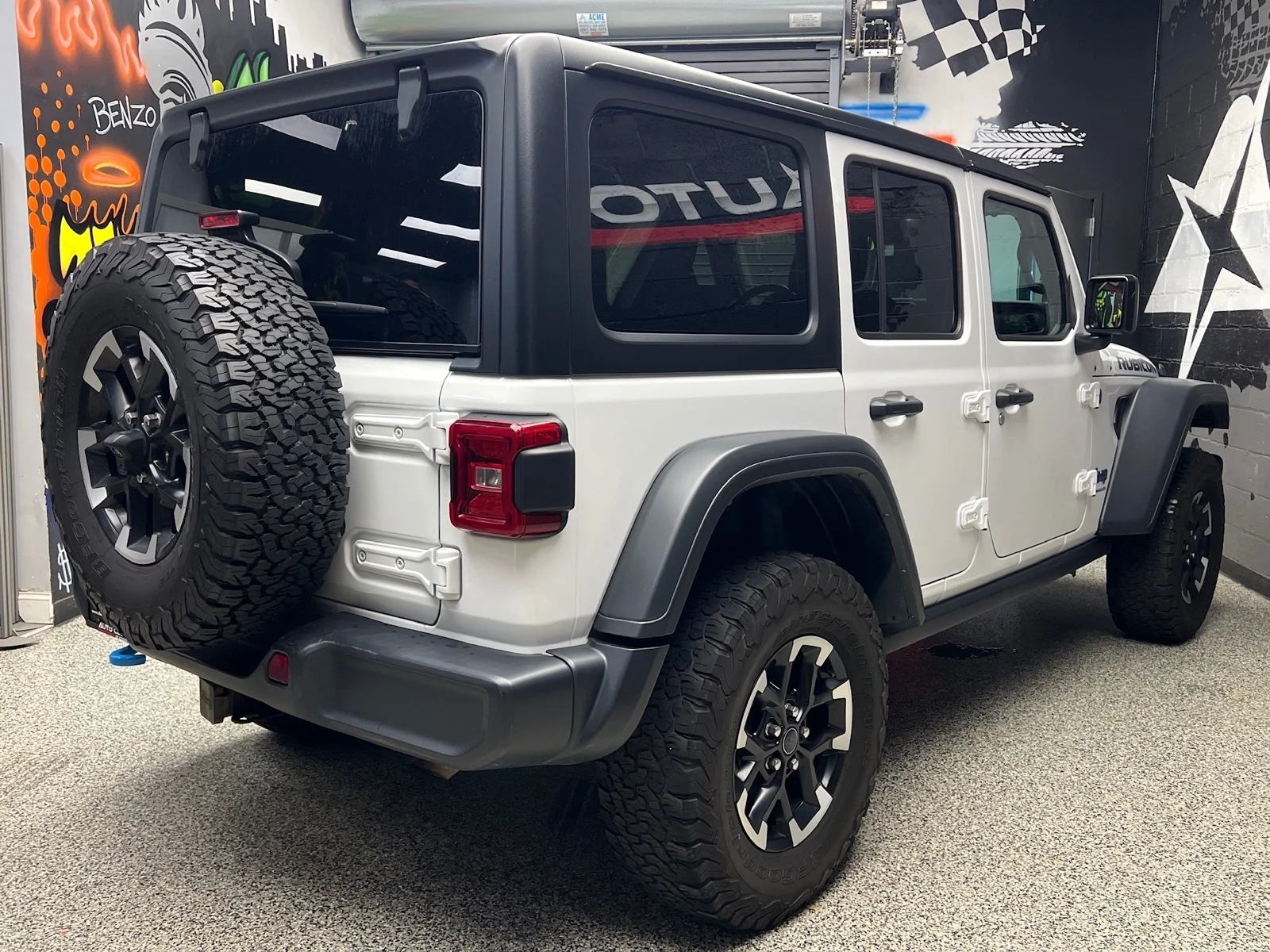 Used 2024 Bright White Clear Coat (pw7) Jeep Rubicon 4xe image 6