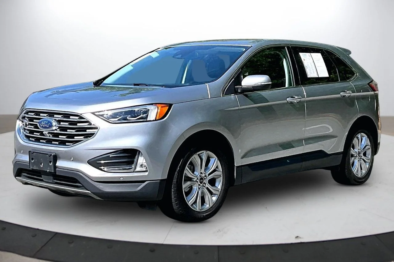 Used 2023 Silver Ford Titanium image 4