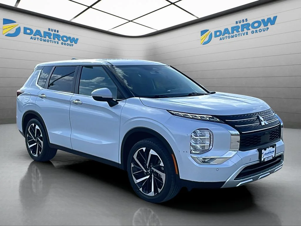 Used 2024 Silver Mitsubishi SE image 7