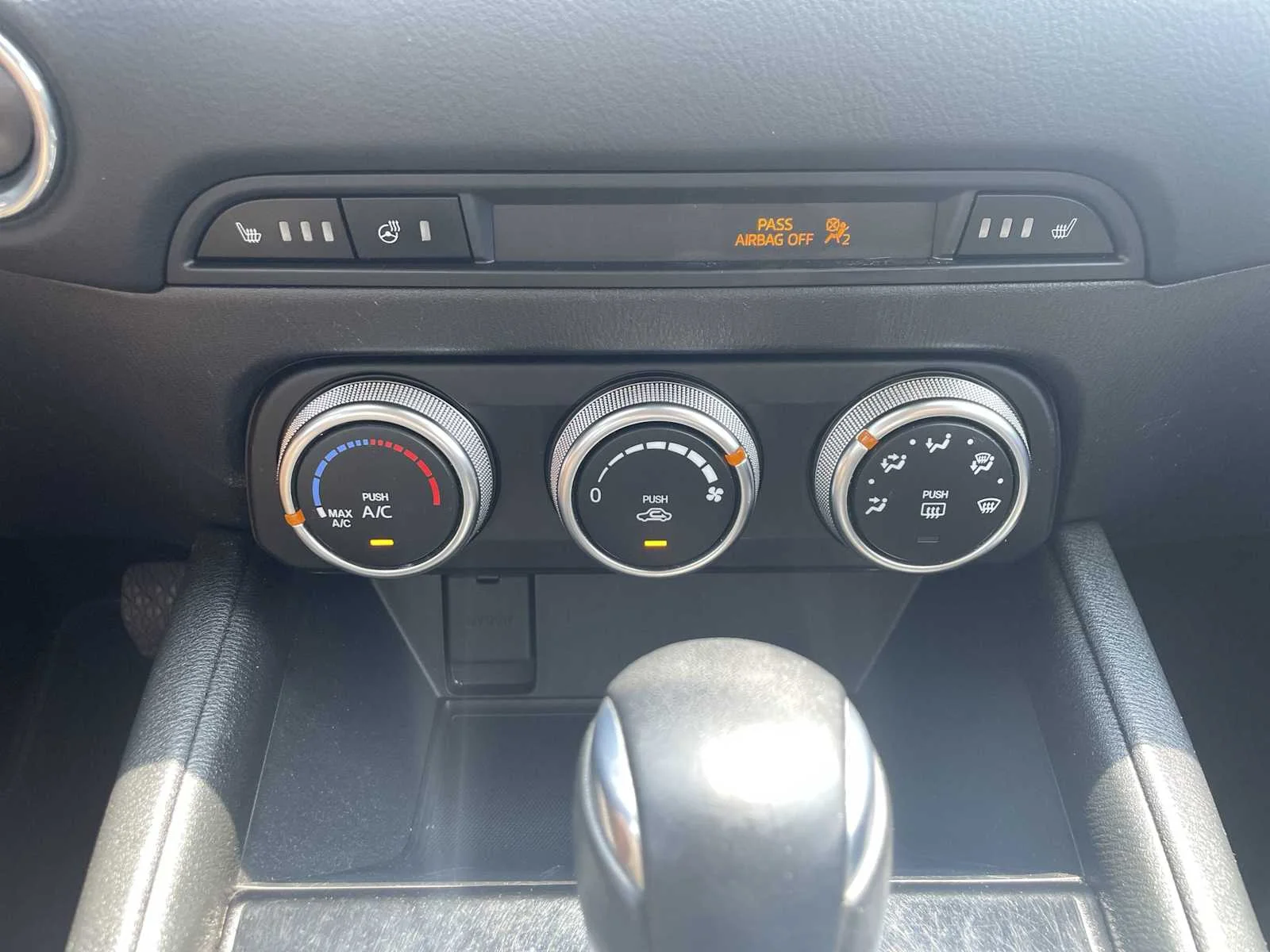 Used 2019  Mazda Touring image 18