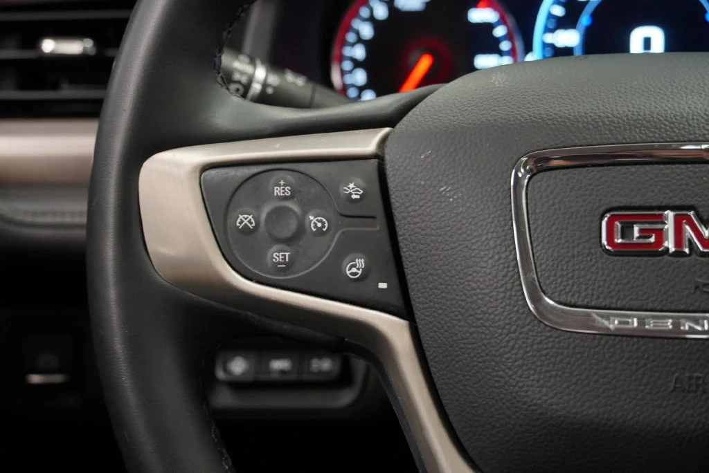 Used 2023 White Frost Tricoat GMC Denali image 26