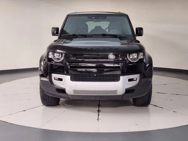 Used 2024 Santorini Black Metallic Land Rover S image 9