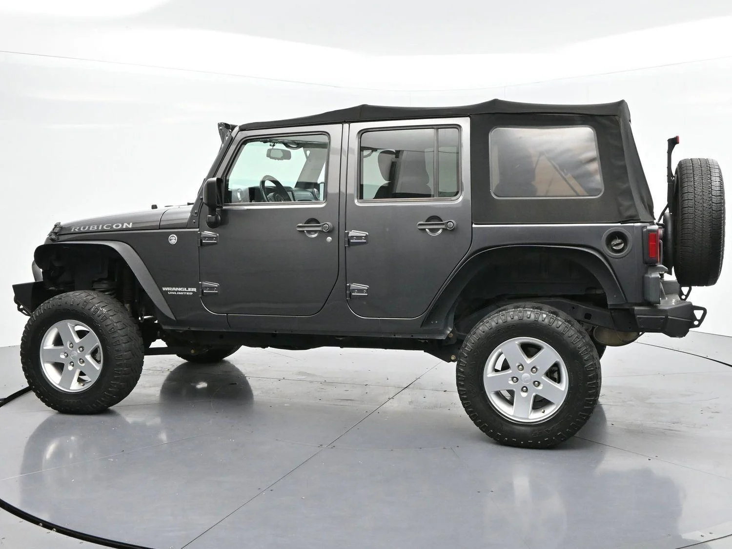 Used 2017 Granite Crystal Metallic Clearcoat Jeep Rubicon image 4