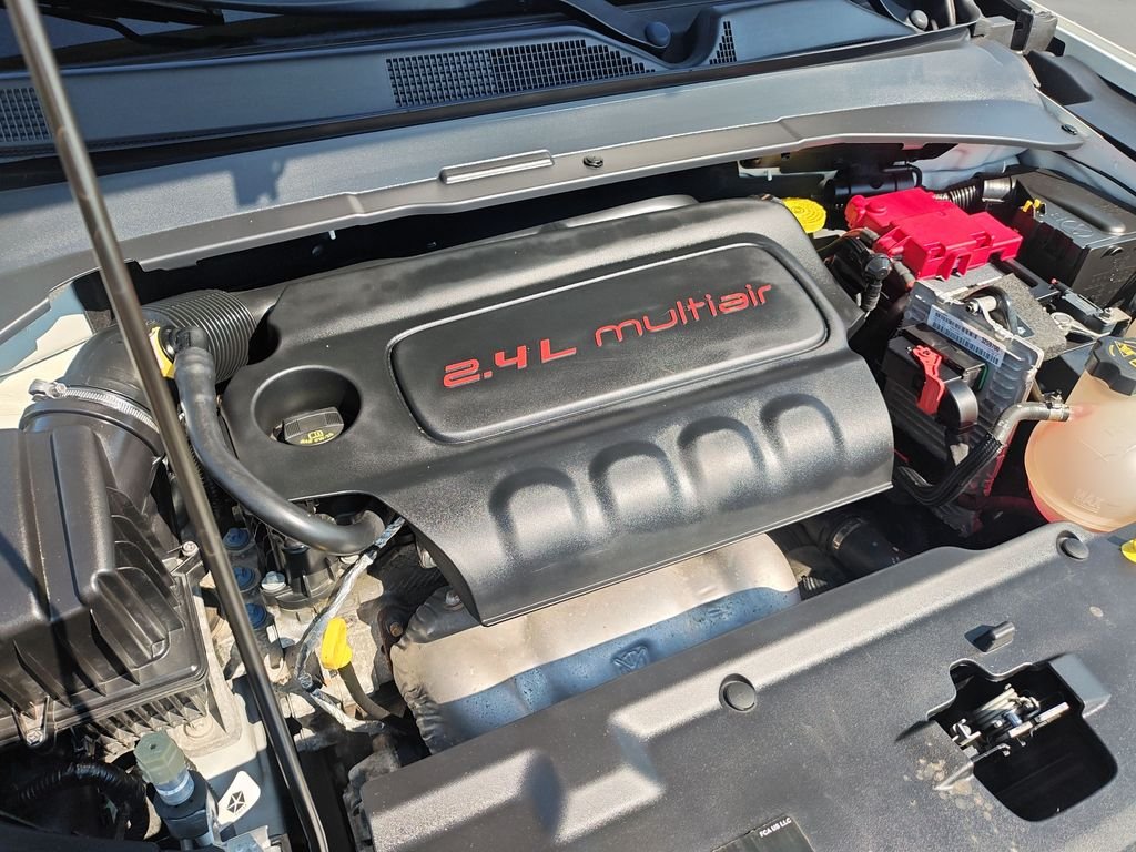 Used 2020 White Jeep Latitude image 23