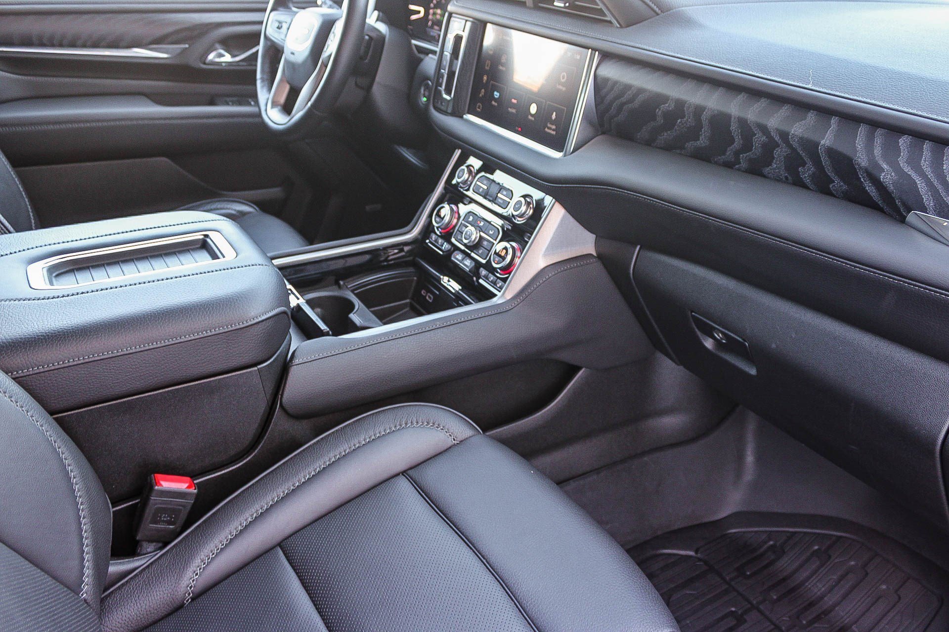 Used 2024 Sterling Metallic GMC Denali image 17