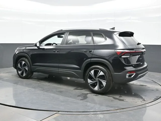 New 2026 Black Volkswagen 1.5T SE image 3