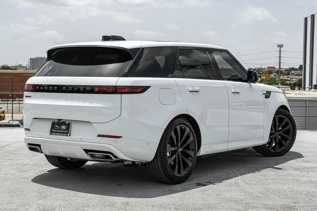 New 2026 Fuji White Land Rover Dynamic SE image 7