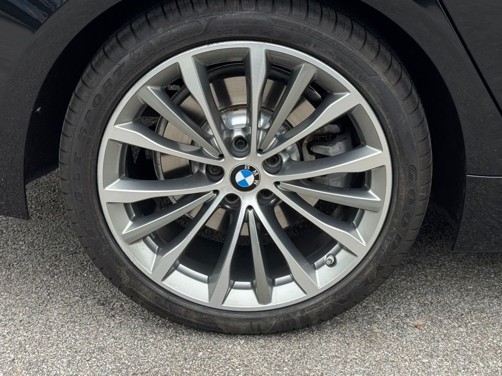 Used 2022 Black BMW 530i xDrive image 9