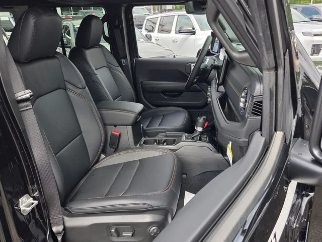 New 2026 Black Clear-Coat Exterior Paint Jeep Sahara image 15