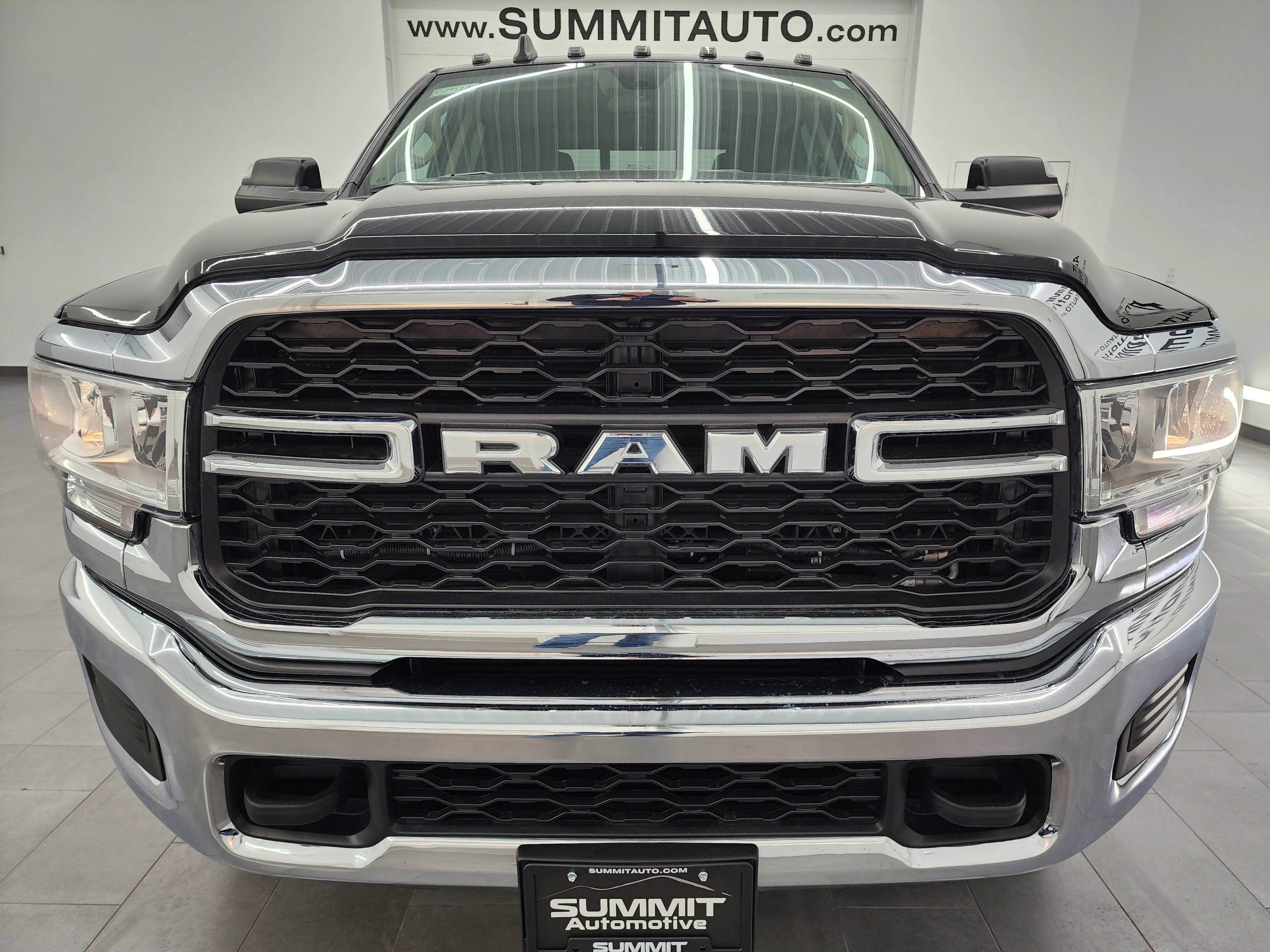Used 2020 Diamond Black Crystal Pearlcoat Ram Tradesman image 21