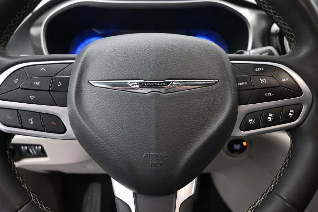 Used 2024 White Chrysler Touring L image 19
