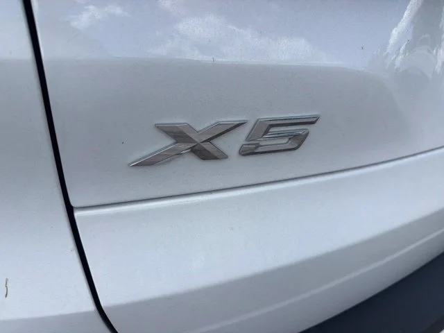 Used 2024 White BMW xDrive40i image 3