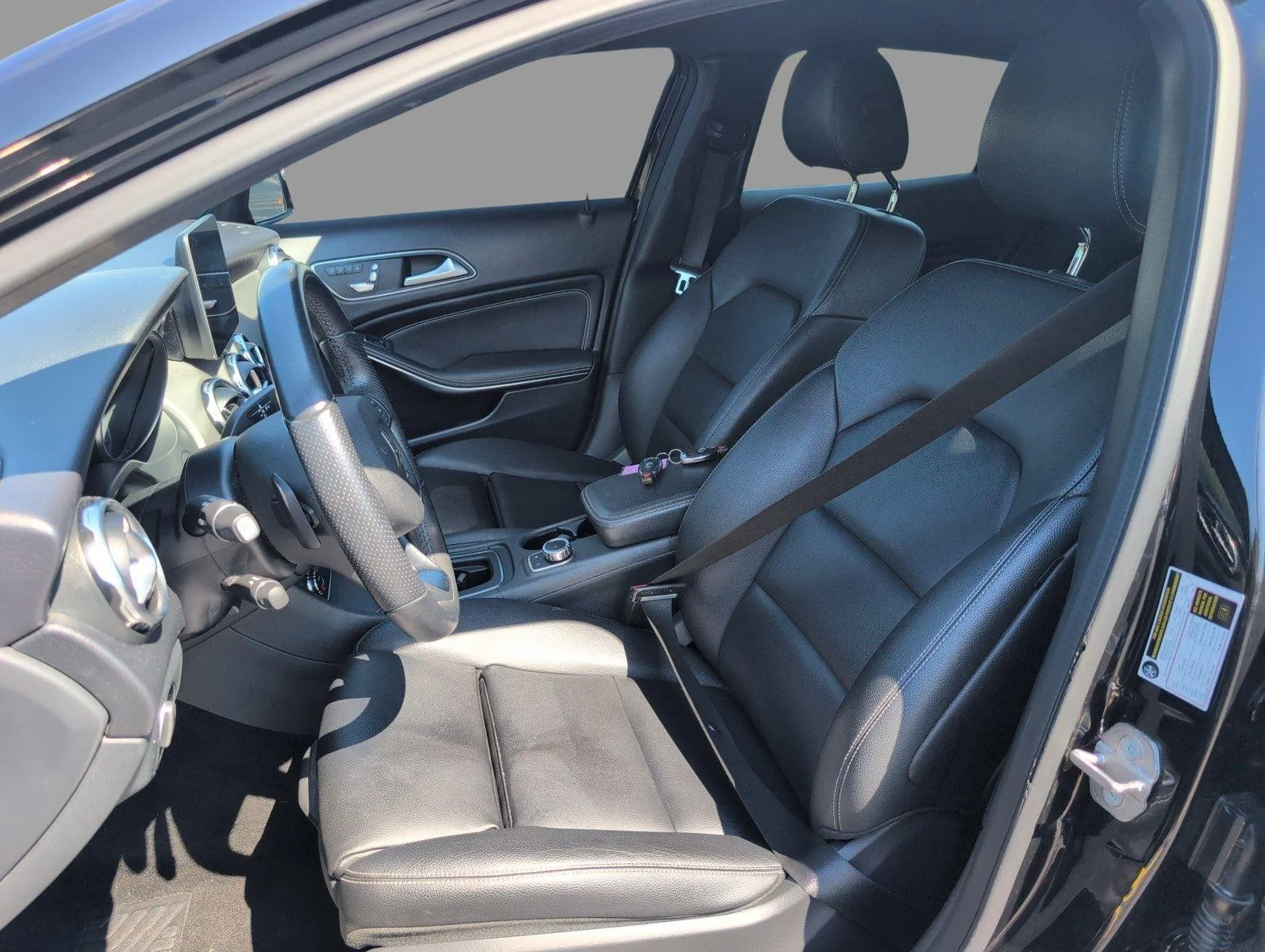 Used 2020 Night Black Mercedes-Benz GLA 250 image 16