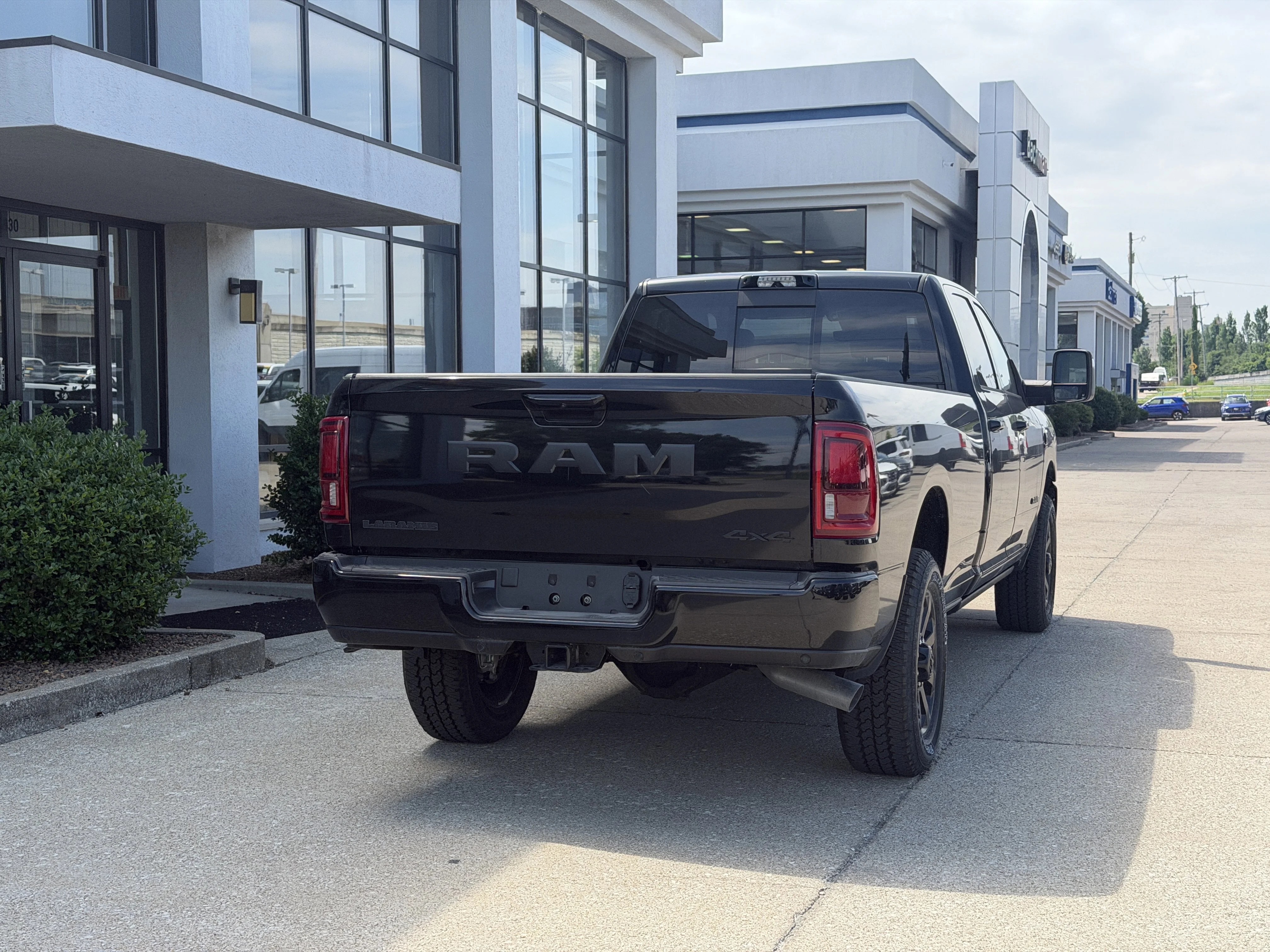 New 2026 Diamond Black Crystal Pearl-Coat Exterior Paint RAM Laramie image 5