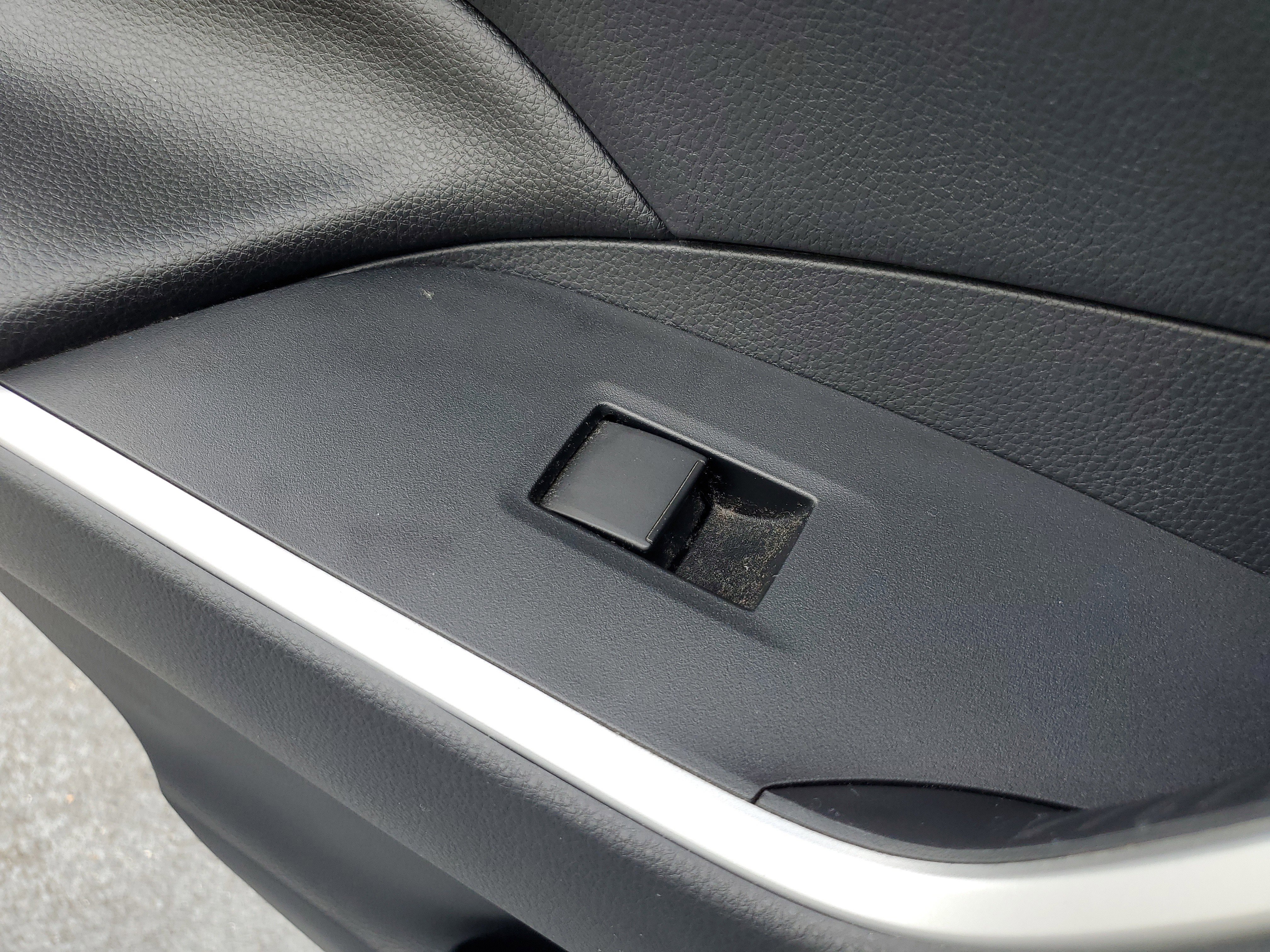 Used 2019 Super White Toyota XLE image 13