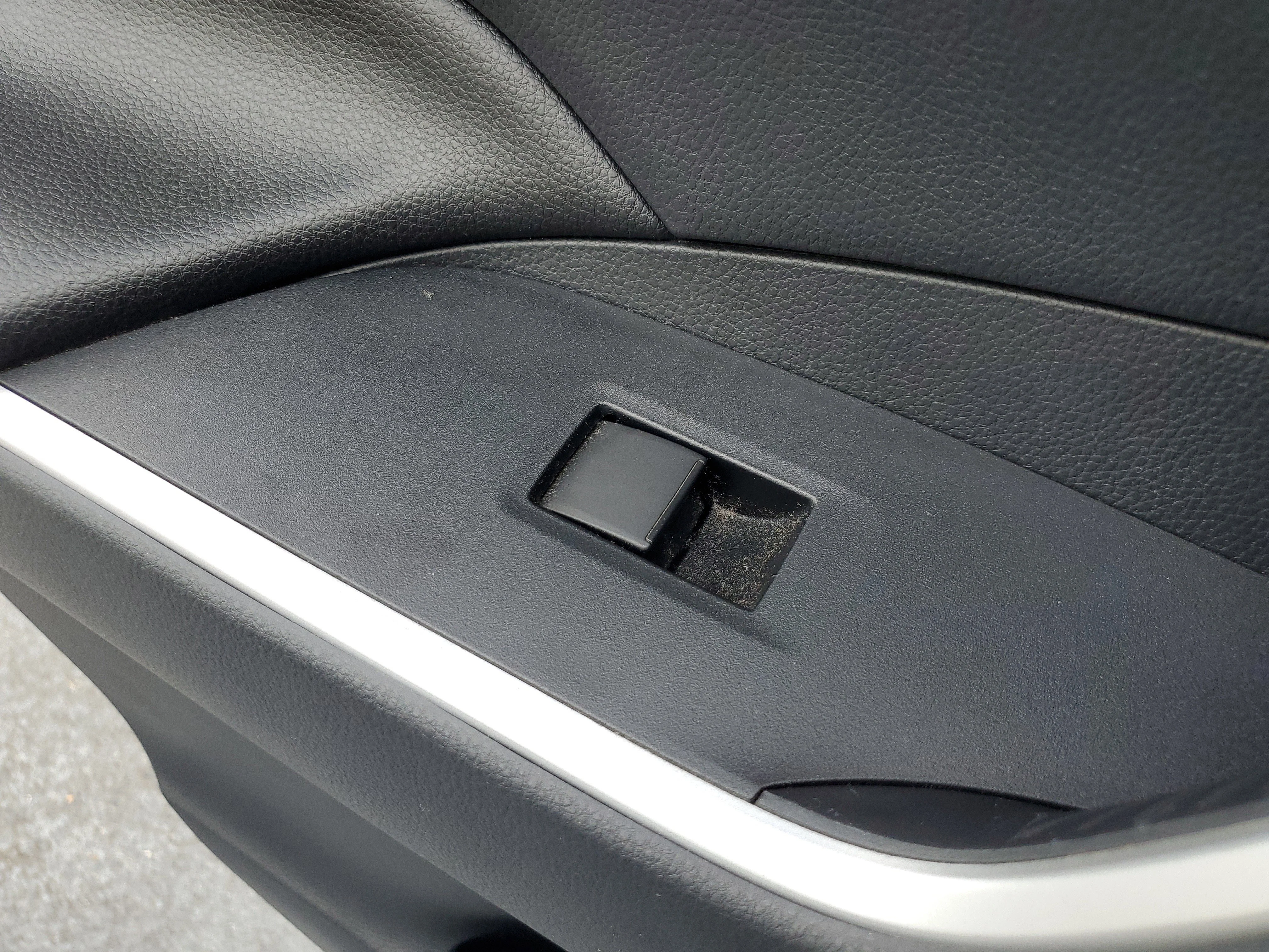 Used 2019 Super White Toyota XLE image 14