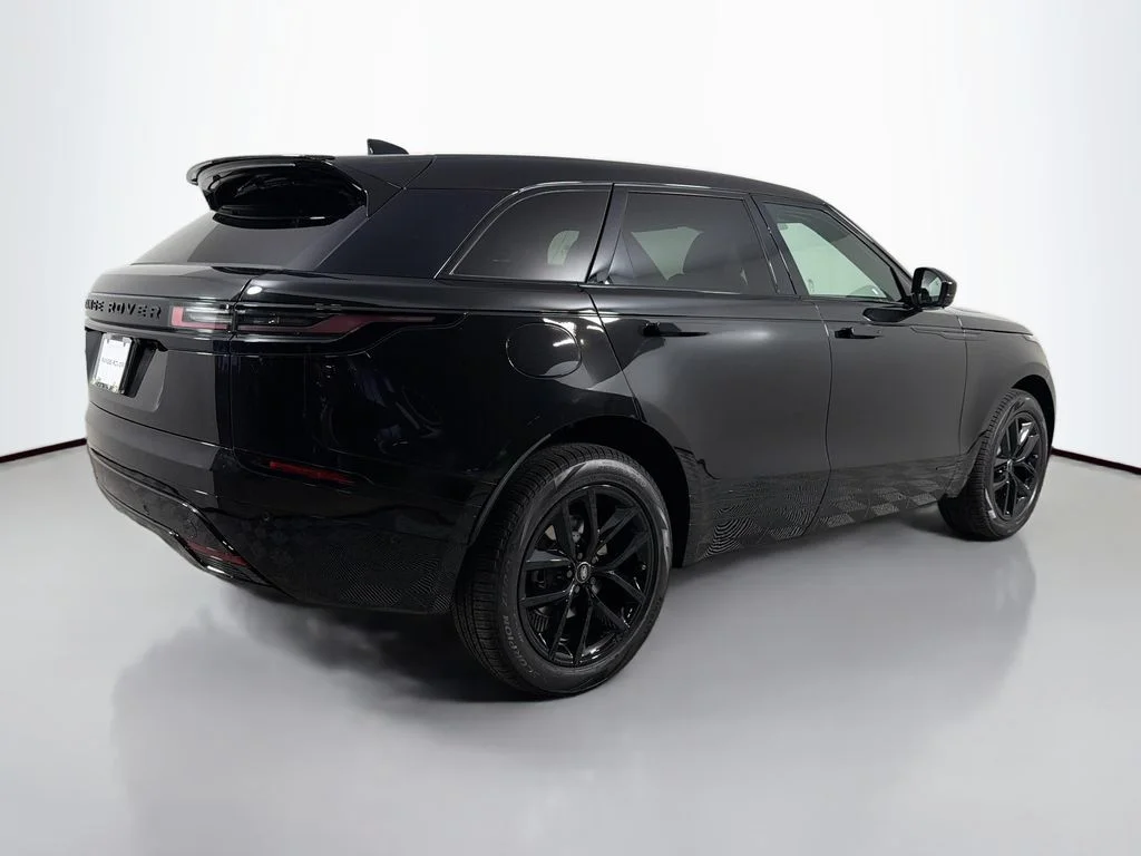 New 2026 Santorini Black Land Rover Belgravia Edition image 5