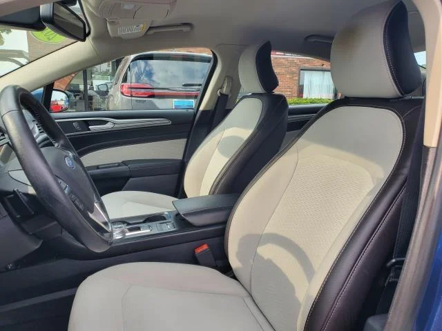 Used 2019 Blue Metallic Ford SE image 5