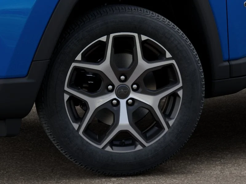 New 2026 Hydro Blue Pearl-Coat Exterior Paint Jeep Limited image 34