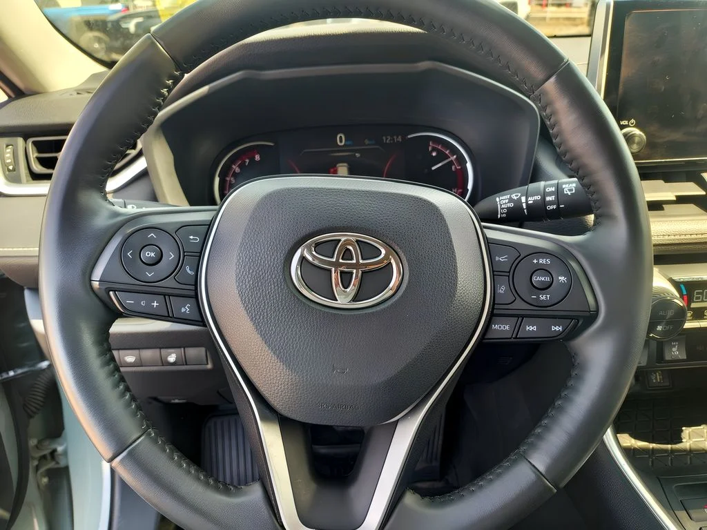 2023 Toyota RAV4 XLE - Photo 17