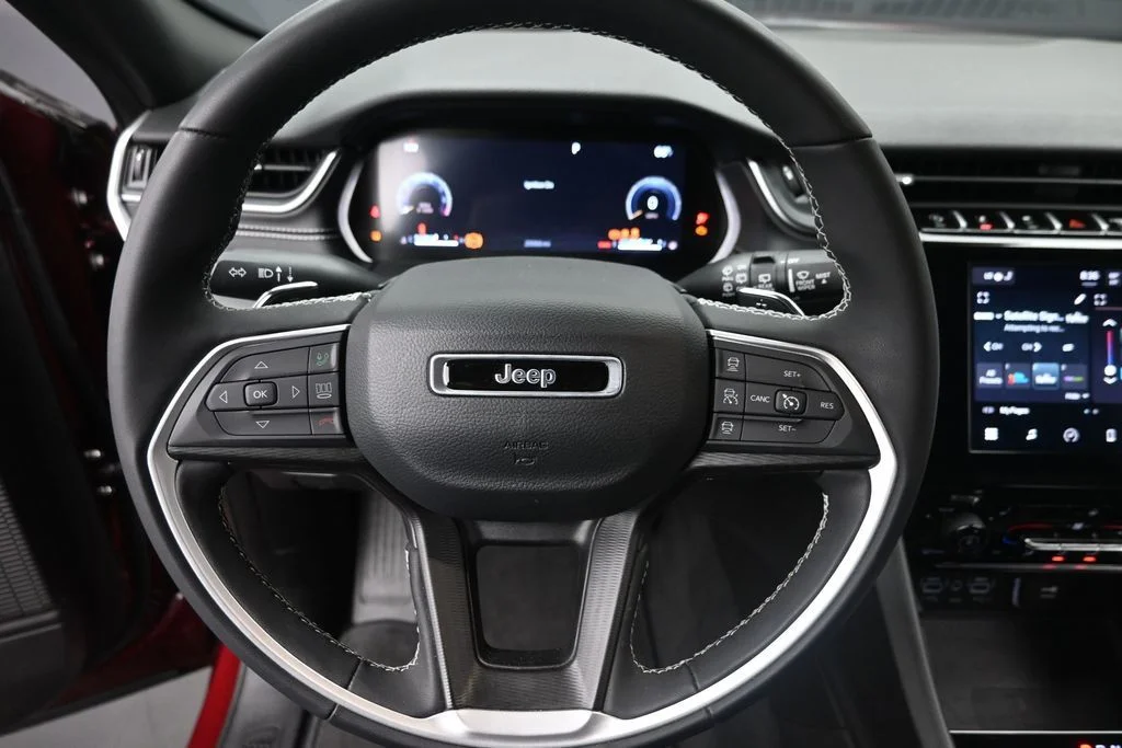 Used 2024 Red Jeep Altitude X image 18