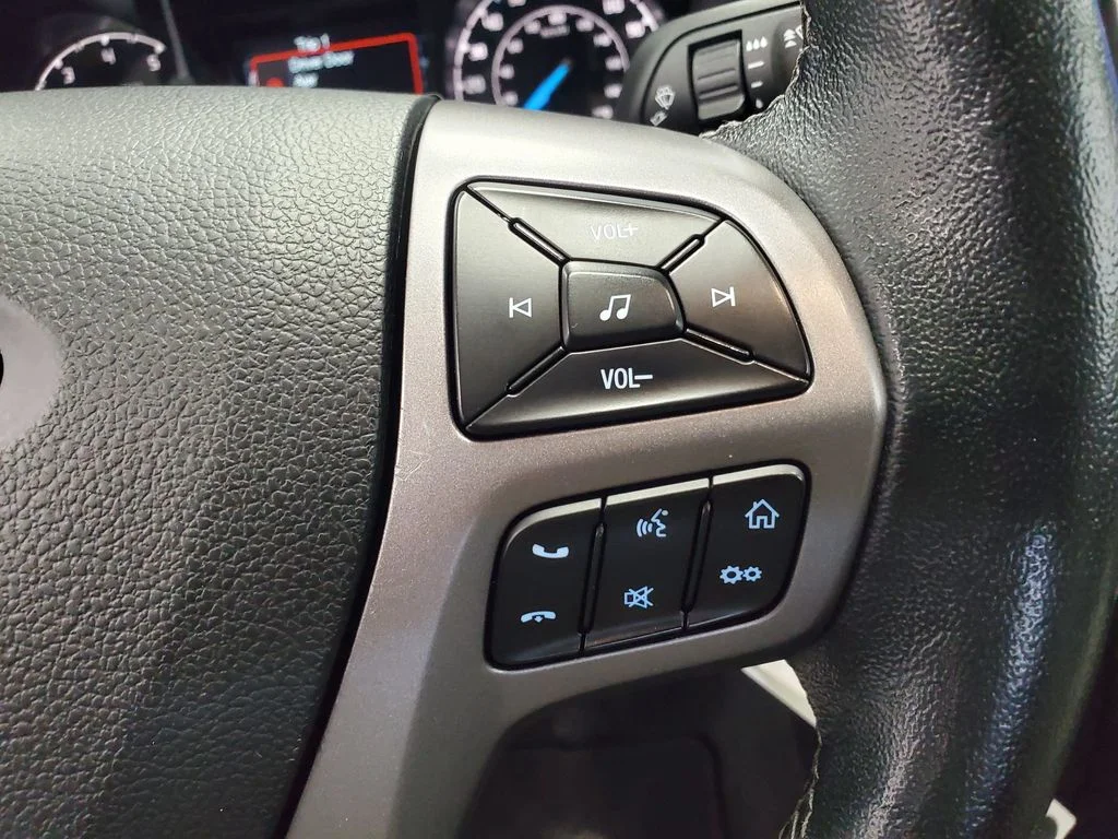 Used 2023 Black Ford XLT image 12
