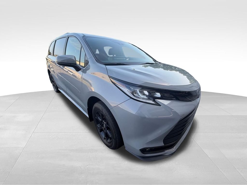 Used 2025  Toyota Woodland Edition image 9