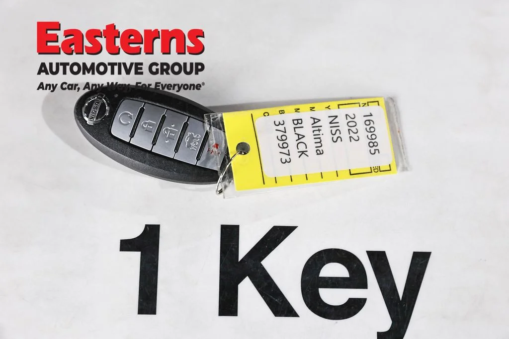 Used 2022 Silver Nissan 2.5 SV image 25