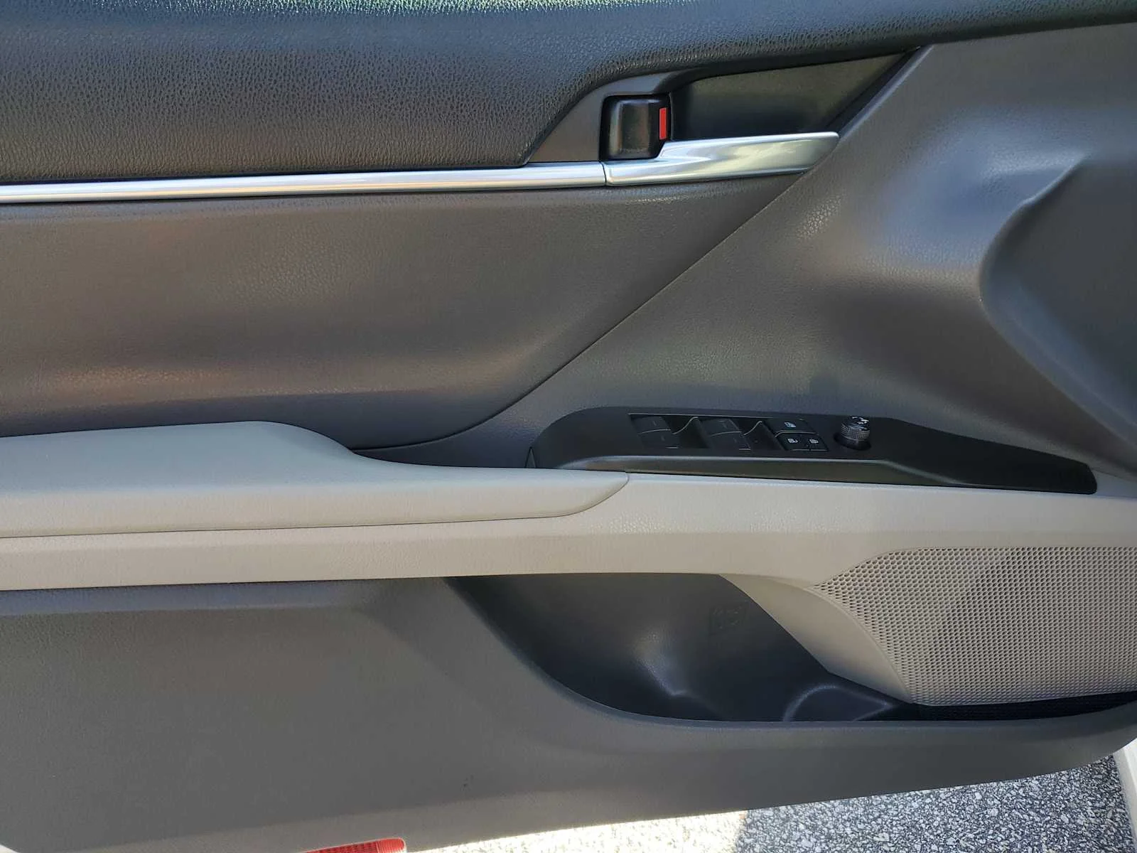 Used 2022 Celestial Silver Metallic Toyota SE image 16
