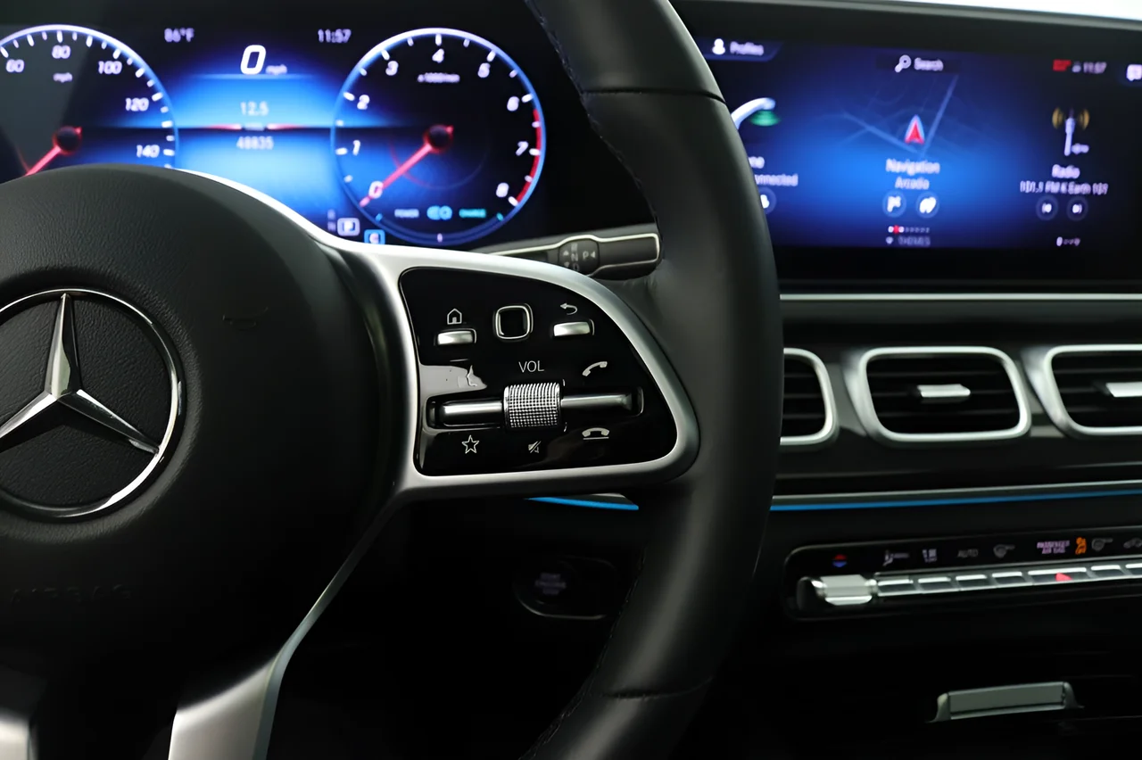 Used 2020 Silver Mercedes-Benz 450 4MATIC® AMG® Package image 12