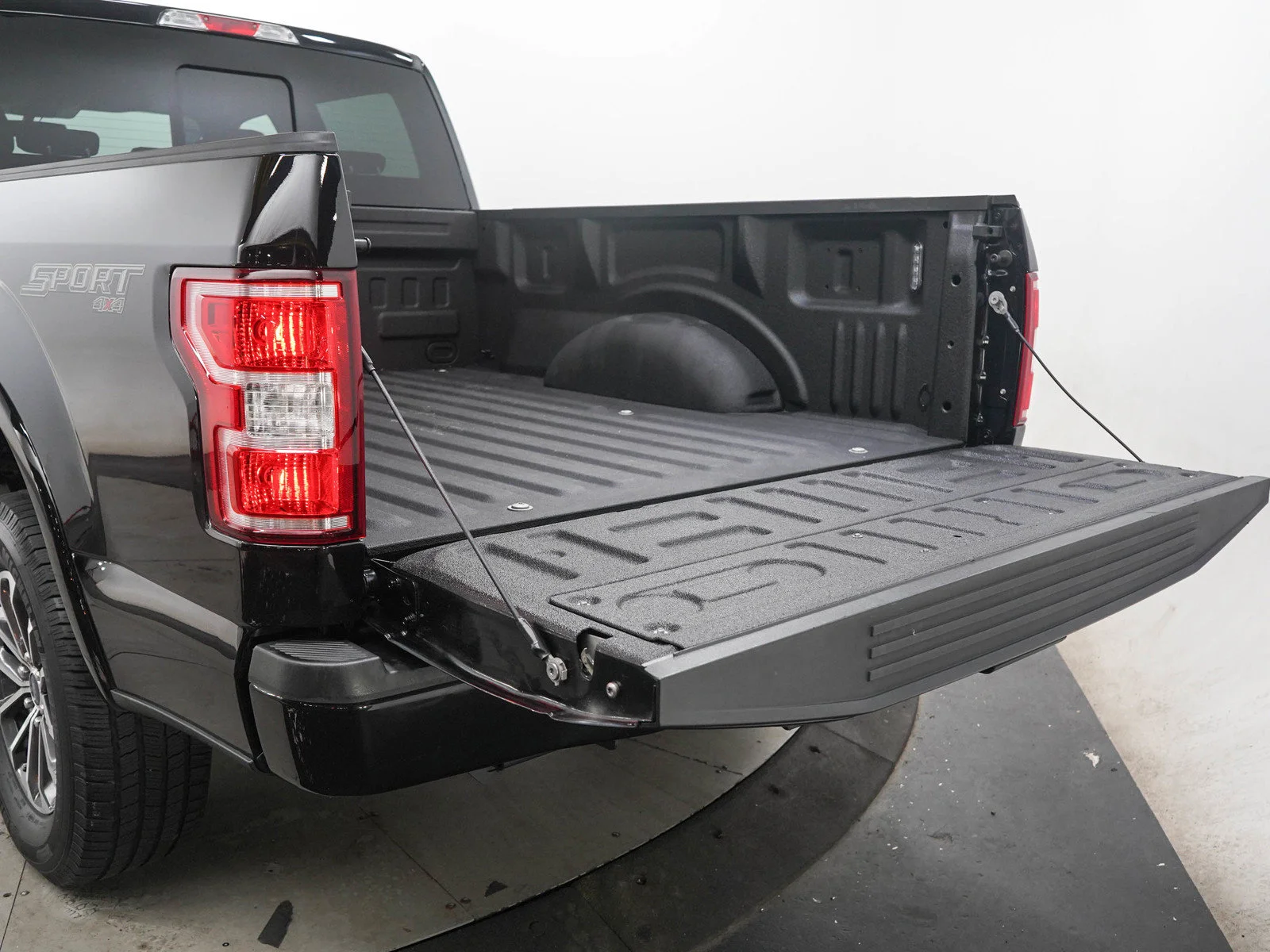 Used 2019  Ford xlt image 9