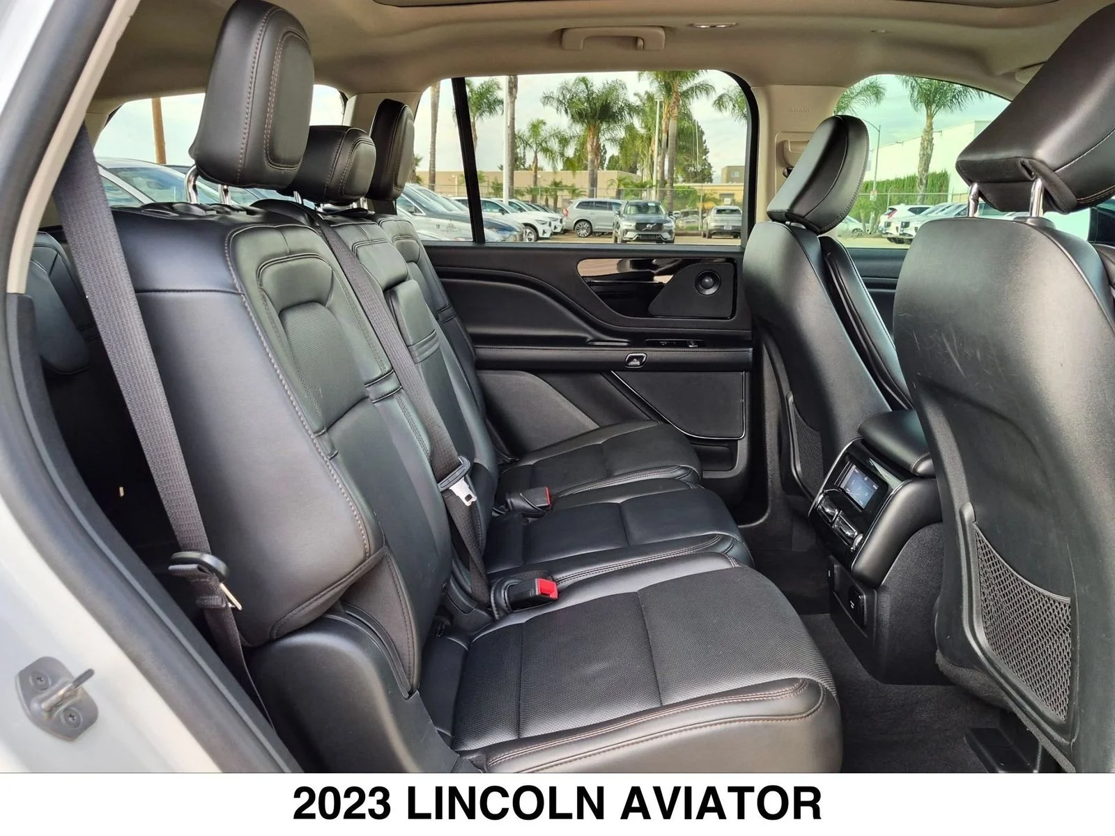 Used 2023 White Lincoln Reserve image 25