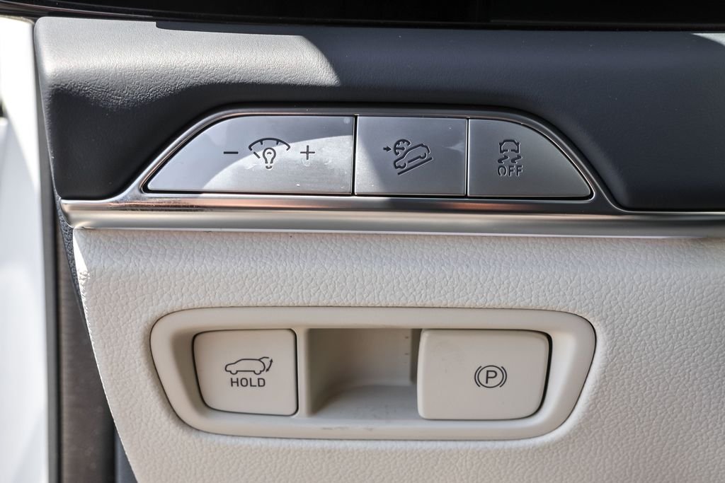 Used 2025 White Genesis 3.5T Prestige image 26