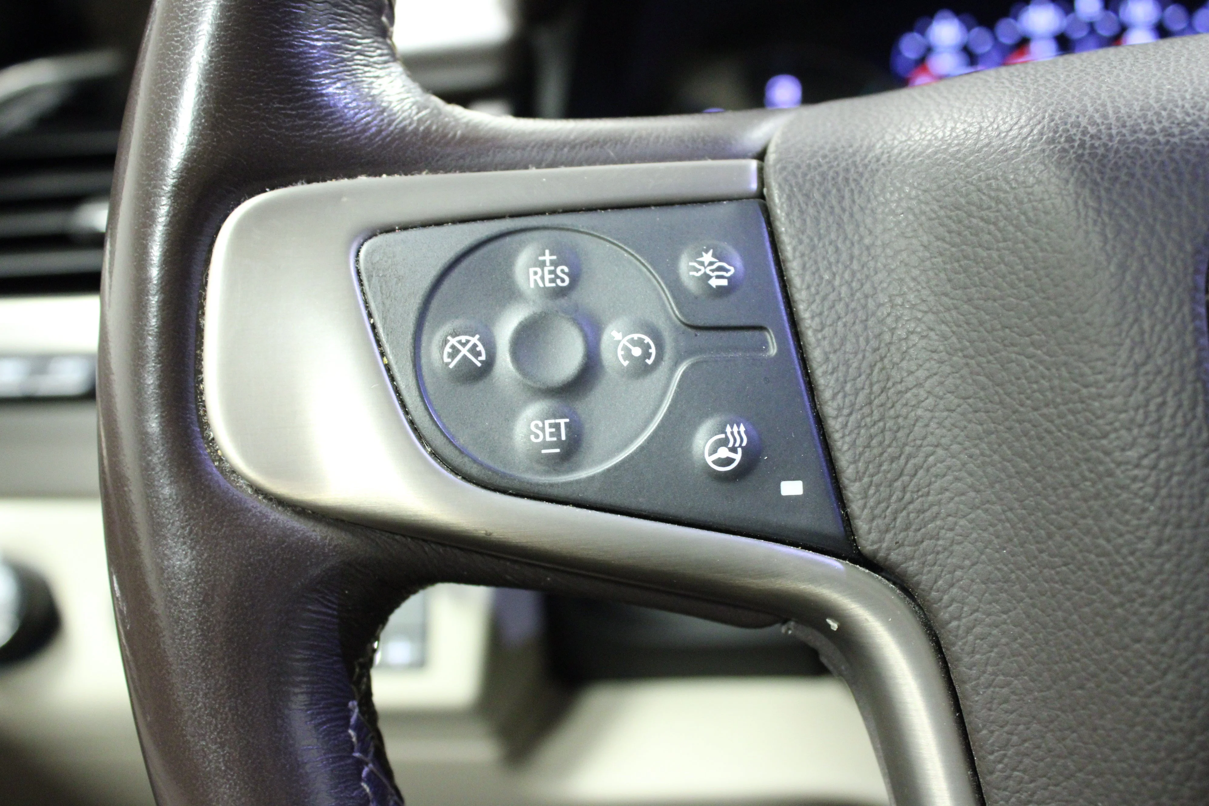 Used 2018 IRIDIUM METALLIC GMC Denali image 22