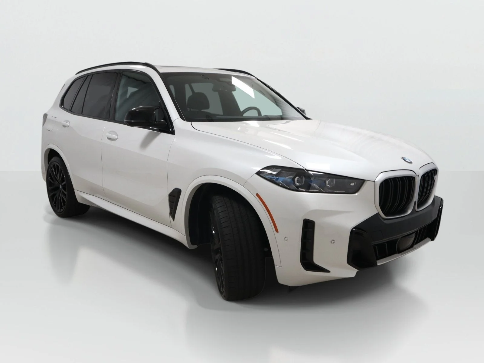 Used 2026 White BMW M60i image 8