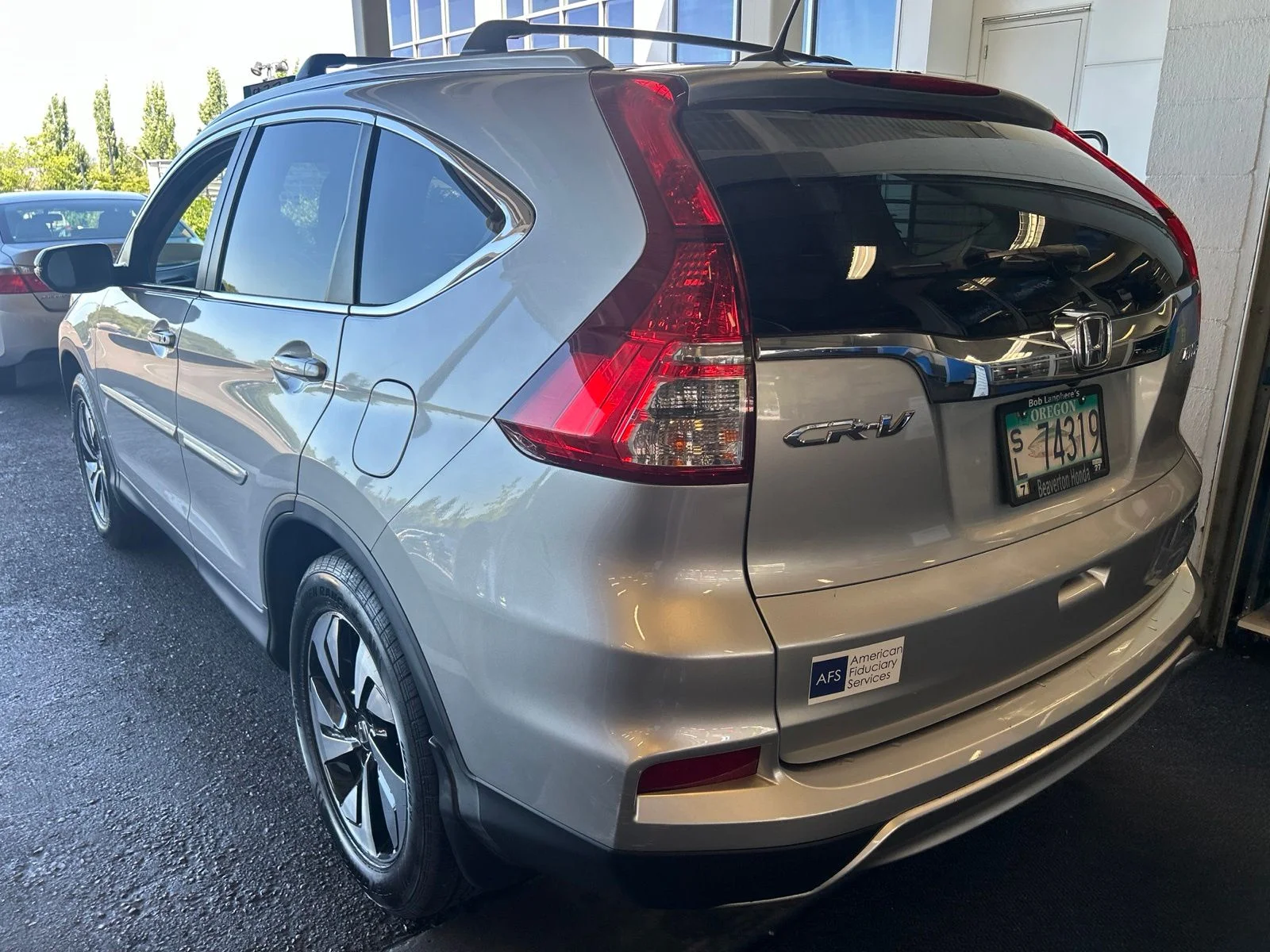 Used 2015 Alabaster Silver Metallic Honda Touring image 5