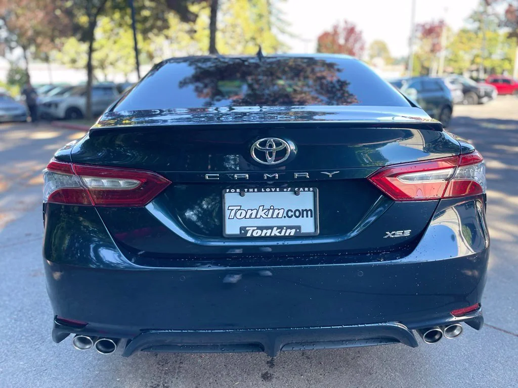 Used 2018 Aqua Toyota XSE V6 image 5