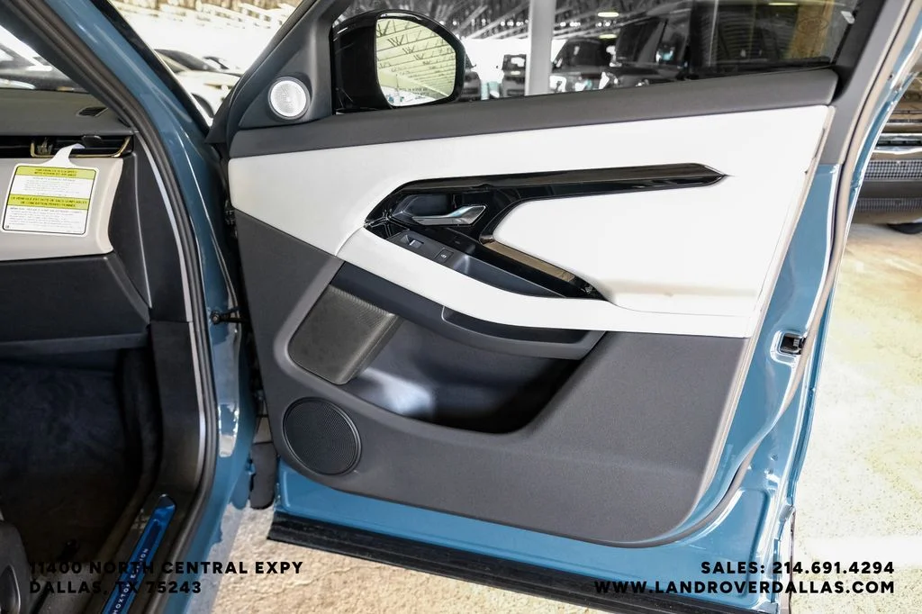New 2026 Tribeca Blue Metallic Land Rover Hoxton Edition image 43