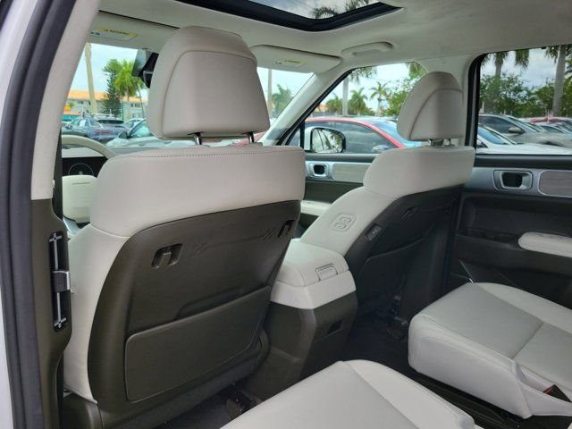 Certified Used 2025 White Hyundai Calligraphy image 9