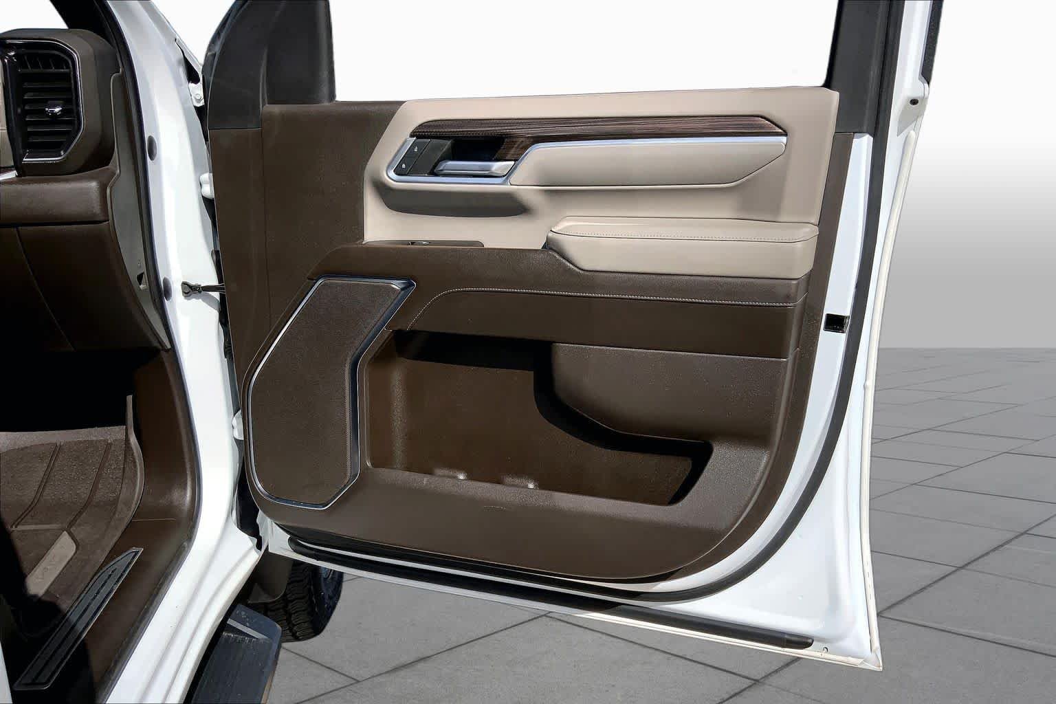Used 2024 Summit White Chevrolet LT image 22