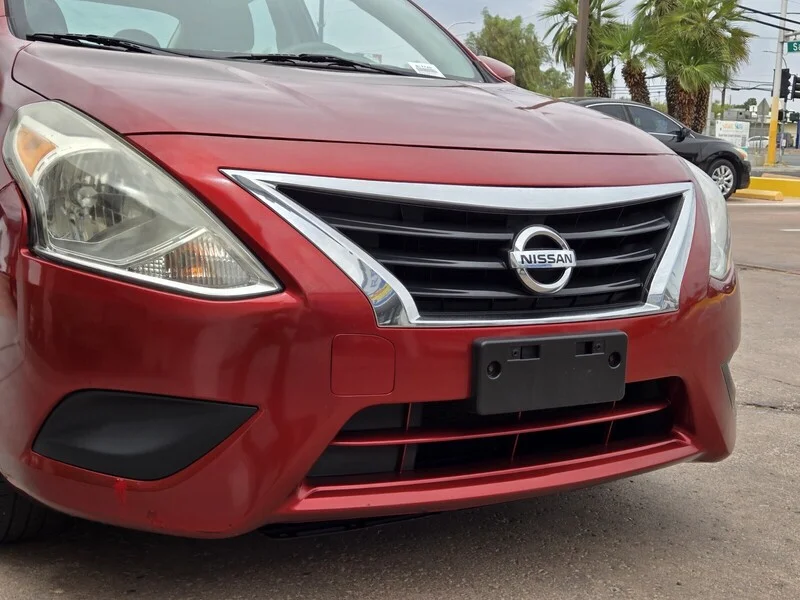 Used 2017 Red Nissan S image 5