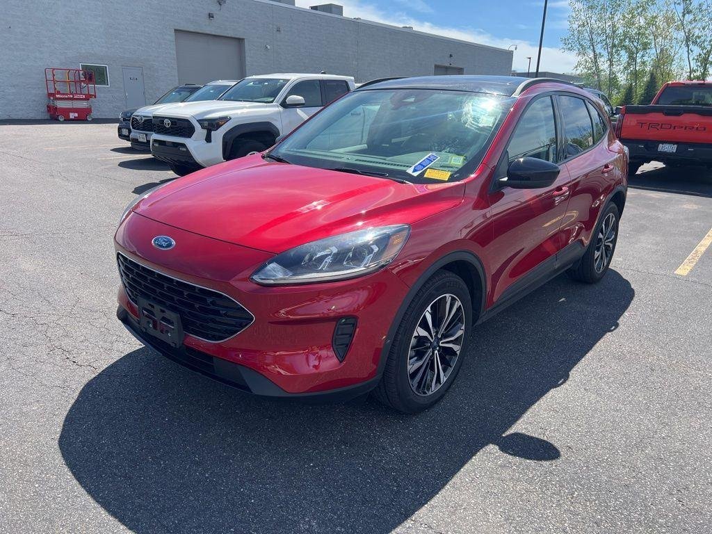 Used 2021 Red Metallic Ford SE image 3